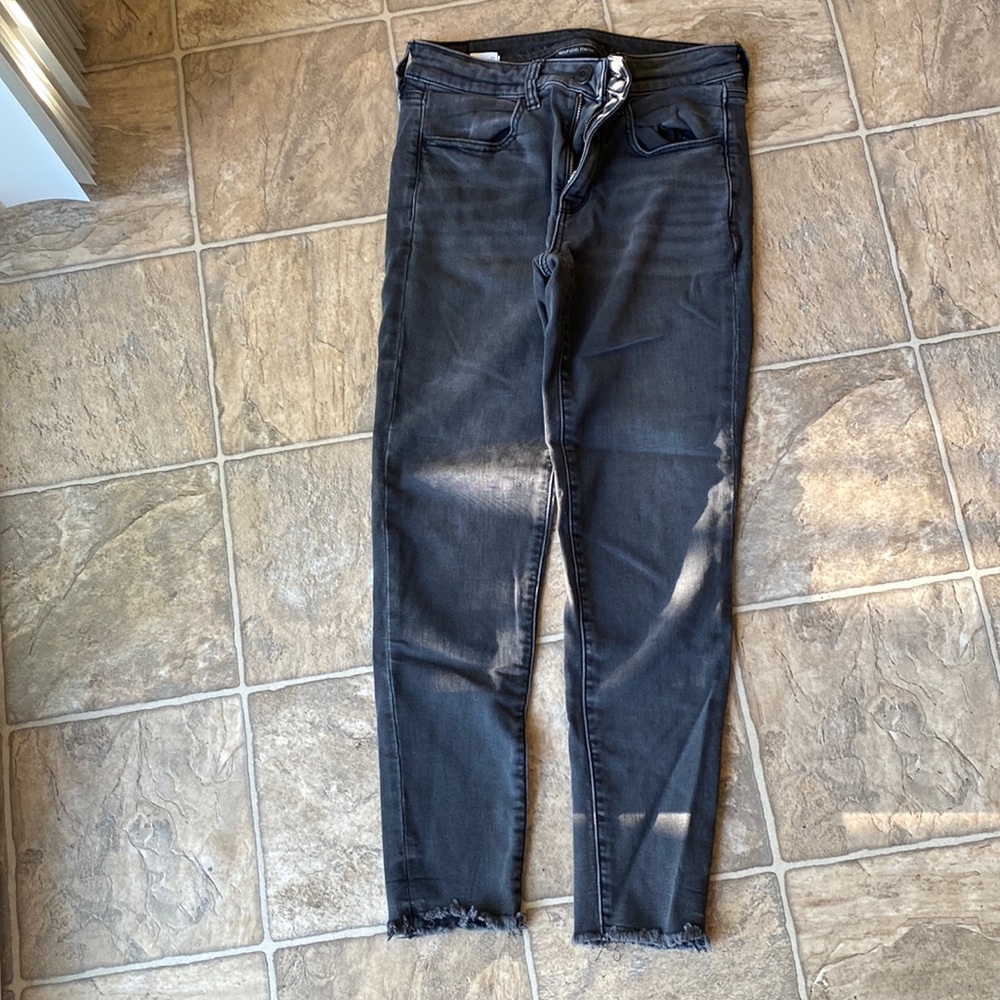 Black cropped jeans
